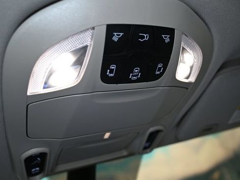 Used 2023 Chrysler Pacifica Limited FWD image 45