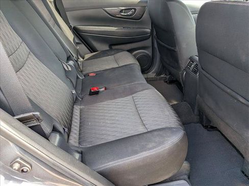 Used 2018 Nissan Rogue SV FWD image 18