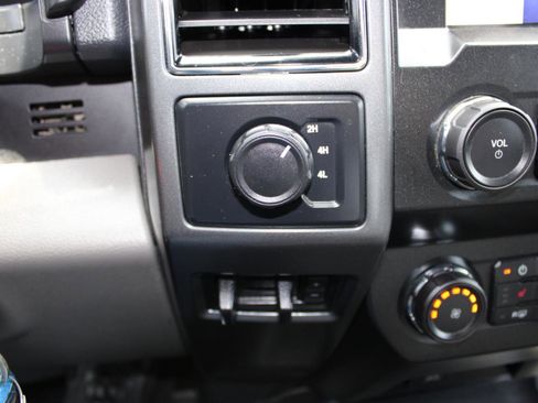 Used 2022 Ford F250 4x4 Crew Cab Super Duty image 6