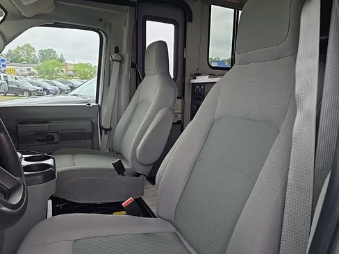 Used 2023 Ford E-450 and Econoline 450 Super Duty w/ Motorhome Prep Package image 6