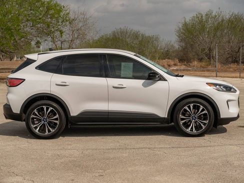 Used 2022 Ford Escape SE w/ SE Sport Appearance Package image 8