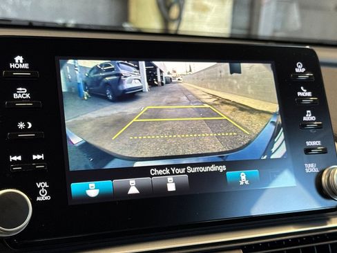 Used 2019 Honda Accord Touring image 25