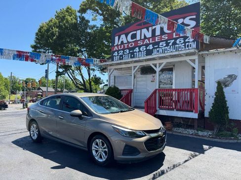Used 2019 Chevrolet Cruze LT FWD image 4