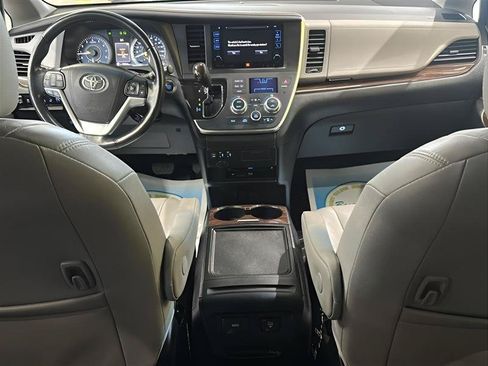 Used 2017 Toyota Sienna Limited Premium AWD/4WD image 13