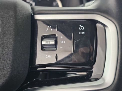 Used 2022 Land Rover Range Rover Velar S image 28