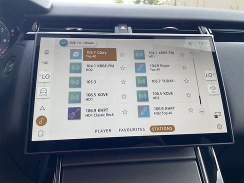 New 2025 Land Rover Range Rover Velar Dynamic SE image 23