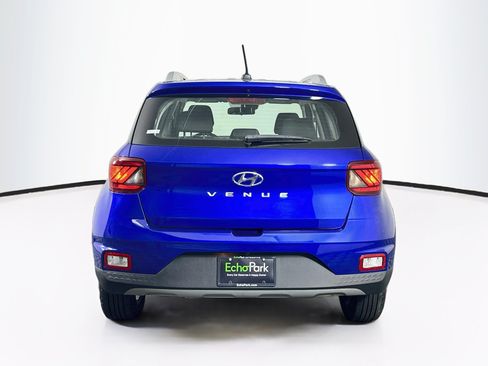 Used 2025 Hyundai Venue SEL FWD image 7