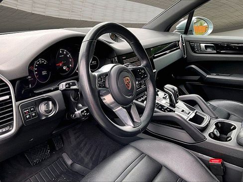 Used 2023 Porsche Cayenne AWD/4WD image 9