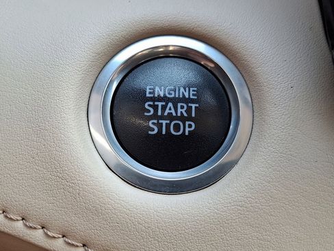 Used 2021 Toyota Highlander XLE image 24