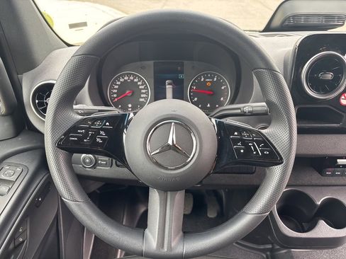 Used 2025 Mercedes-Benz Sprinter 2500 image 41