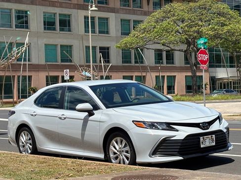 Used 2024 Toyota Camry LE FWD image 6