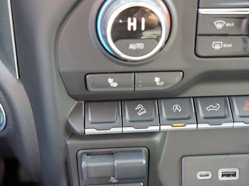 Used 2020 Chevrolet Silverado 1500 RST image 25