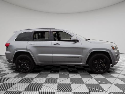 Used 2014 Jeep Grand Cherokee Altitude AWD/4WD image 8
