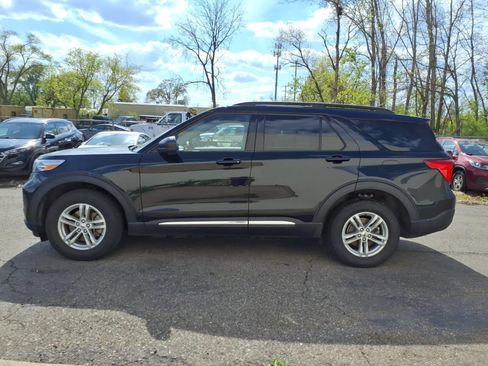 Used 2023 Ford Explorer XLT w/ Equipment Group 202A AWD/4WD image 2