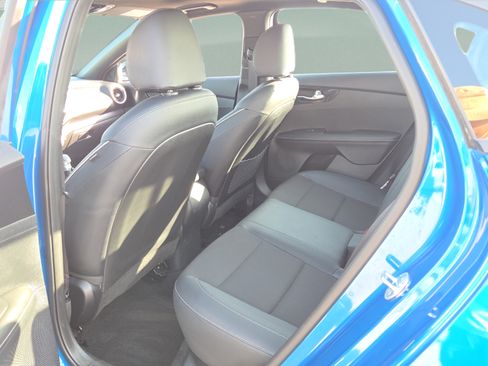 Used 2022 Kia Forte GT-Line w/ GT-Line Premium Package FWD image 11