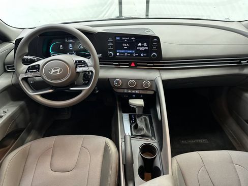 Used 2024 Hyundai Elantra SE FWD image 20