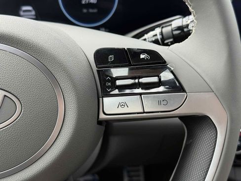 New 2025 Hyundai Elantra SEL image 19