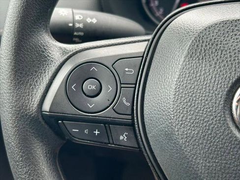 Certified 2025 Toyota RAV4 XLE FWD image 33