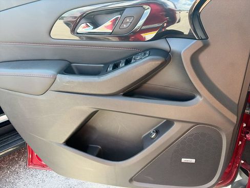 Certified 2023 Chevrolet Traverse RS FWD image 28