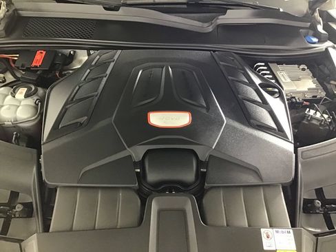 Used 2023 Porsche Cayenne Turbo AWD/4WD image 24