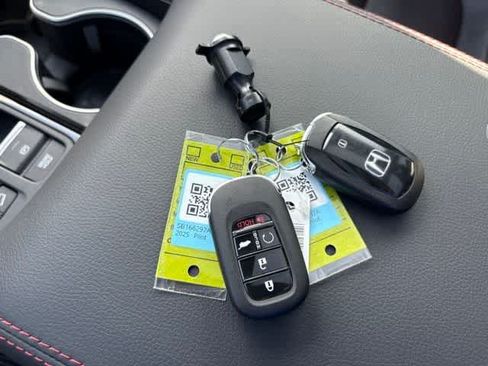 Used 2025 Honda Pilot Black Edition image 27