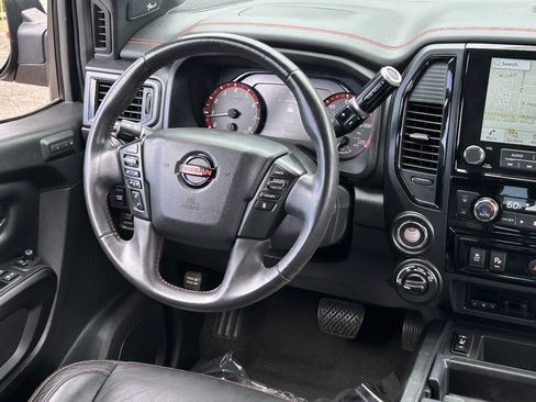 Used 2021 Nissan Titan PRO-4X w/ Pro-4x Convenience Package AWD/4WD image 16
