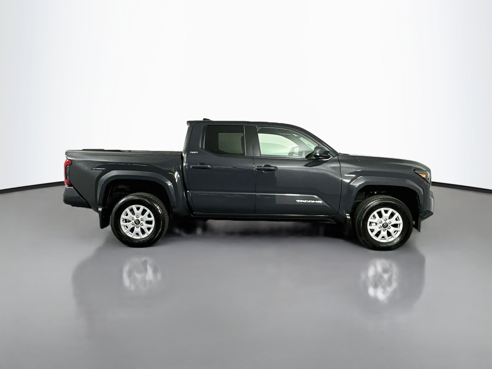Certified 2025 Toyota Tacoma SR5 AWD/4WD image 8