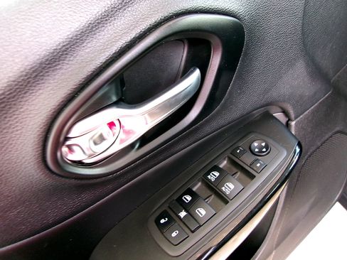 Used 2023 Jeep Cherokee Altitude Lux AWD/4WD image 12