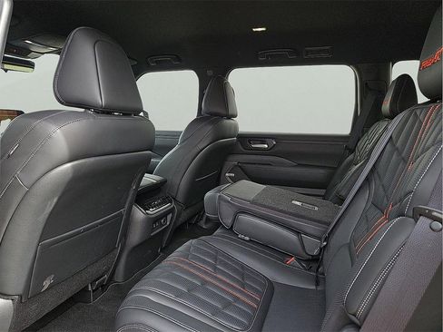 Used 2025 Nissan Armada PRO-4X image 12