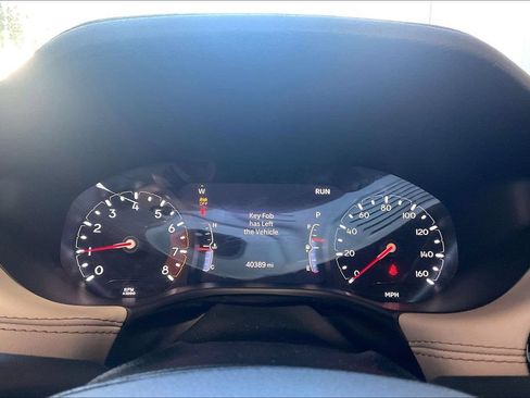 Used 2025 Jeep Compass Limited AWD/4WD image 7