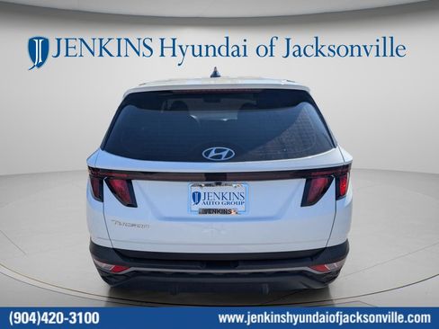 Used 2023 Hyundai Tucson SE image 6