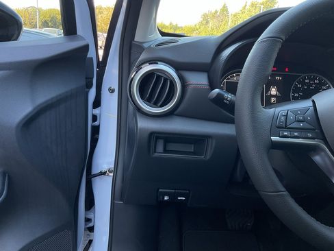 New 2025 Nissan Versa SR w/ Trunk Package image 23