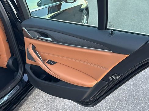 Used 2023 BMW 540i w/ Premium Package image 40