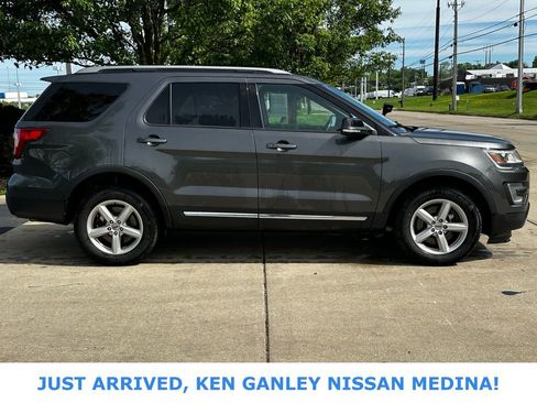 Used 2016 Ford Explorer XLT w/ Equipment Group 202A AWD/4WD image 2