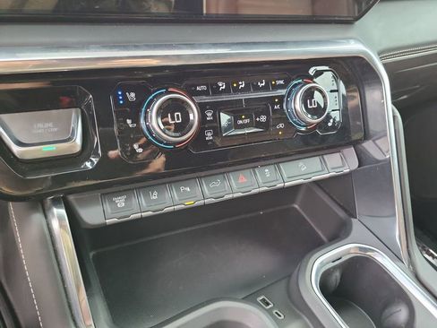 Used 2024 GMC Sierra 2500 Denali Ultimate image 16