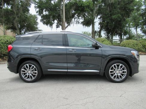 Used 2022 GMC Terrain Denali AWD/4WD image 2