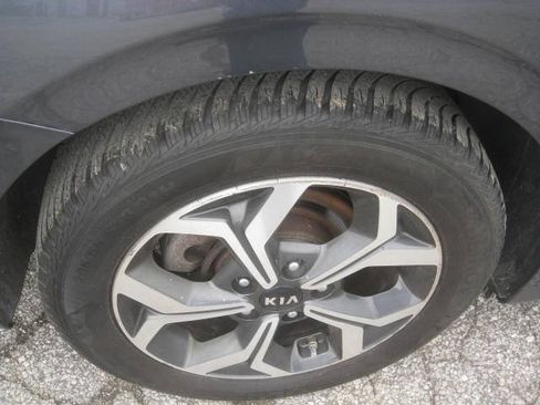 Used 2020 Kia Forte LXS FWD image 28
