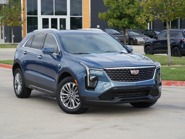Used 2025 Cadillac XT4 Premium Luxury w/ Cold Weather Package FWD image 6