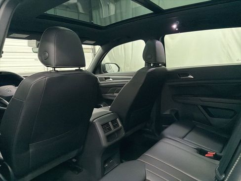 Used 2020 Volkswagen Atlas Cross Sport SEL image 18