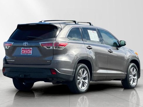 Used 2016 Toyota Highlander Plus FWD image 6
