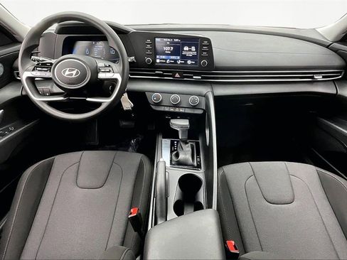 Used 2025 Hyundai Elantra SE image 16