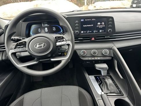 Certified 2024 Hyundai Elantra SE FWD image 15