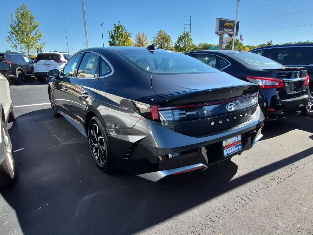 Used 2025 Hyundai Sonata SEL FWD image 4