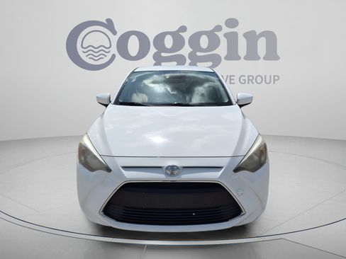 Used 2017 Toyota Yaris iA FWD image 9