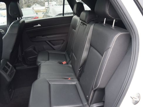 Used 2020 Volkswagen Atlas Cross Sport SE w/ Panoramic Sunroof Package image 36