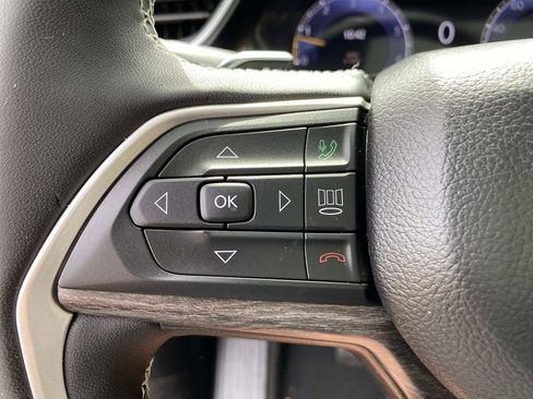Used 2023 Jeep Grand Cherokee L Limited w/ Luxury Tech Group II AWD/4WD image 19