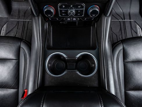 Used 2023 Chevrolet Suburban Z71 w/ Luxury Package image 29