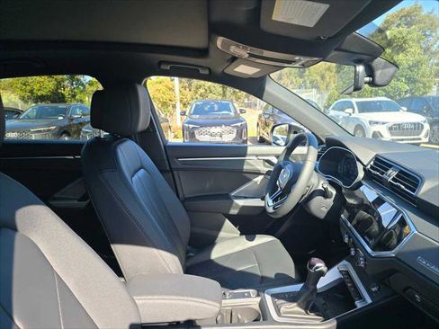 New 2025 Audi Q3 2.0T Premium image 10