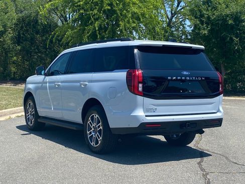 Certified 2025 Ford Expedition Active AWD/4WD image 5