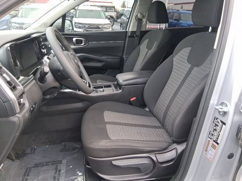 Used 2021 Kia Sorento LX image 10